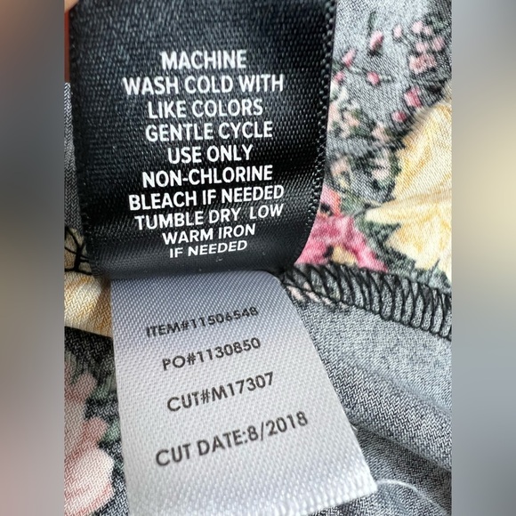 Torrid Black Floral Short Flutter Sleeve Midi Stretch V- Neck Dress Size 1 14/16 - Picture 8 of 8